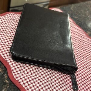 GUCCI New Vtg Black Leather zippered address book